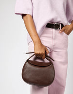 Afbeelding in Gallery-weergave laden, COCO CROISSANT CHOCOLATE SOFT GRAIN LEATHER
