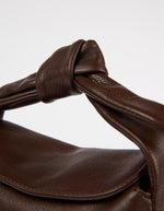 Afbeelding in Gallery-weergave laden, COCO CROISSANT CHOCOLATE SOFT GRAIN LEATHER
