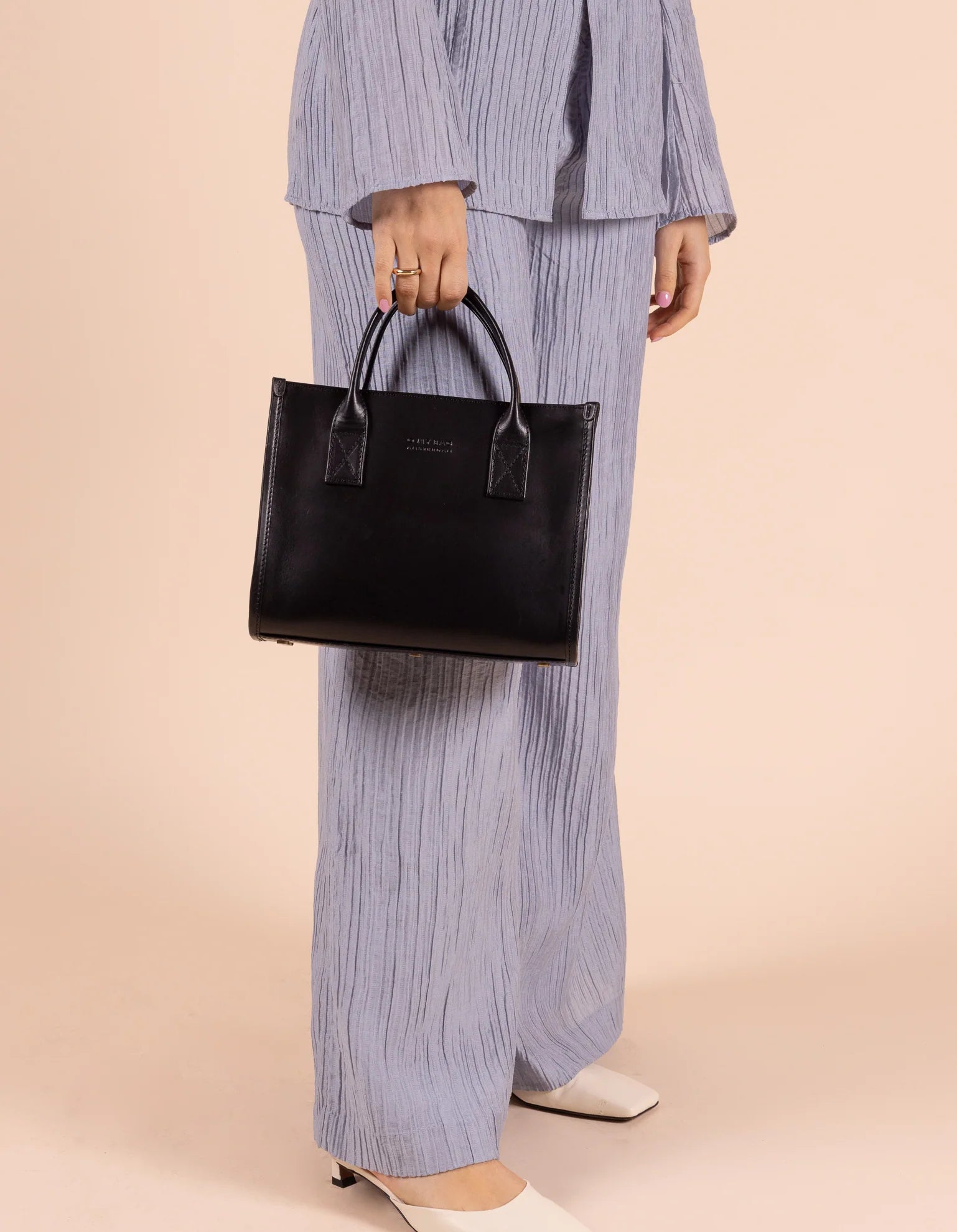 JACKIE MIDI BLACK CLASSIC LEATHER EN COGNAC