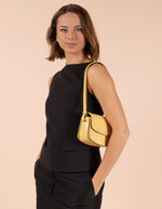 Afbeelding in Gallery-weergave laden, KENDALINI BUTTER YELLOW CLASSIC LEATHER
