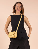 Afbeelding in Gallery-weergave laden, KENDALINI BUTTER YELLOW CLASSIC LEATHER
