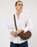 Afbeelding in Gallery-weergave laden, LEO CROSSBODY STRAP CHOCOLATE SUEDE WITH CLASSIC LEATHER
