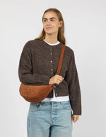 Afbeelding in Gallery-weergave laden, LEO CROSSBODY STRAP COGNAC SUEDE WITH CLASSIC LEATHER
