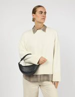 Afbeelding in Gallery-weergave laden, LEO TWISTED HANDLE MINI BLACK SOFT GRAIN LEATHER
