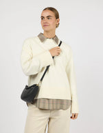Afbeelding in Gallery-weergave laden, LEO TWISTED HANDLE MINI BLACK SOFT GRAIN LEATHER
