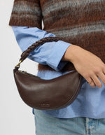 Afbeelding in Gallery-weergave laden, LEO TWISTED HANDLE MINI CHOCOLATE SOFT GRAIN LEATHER
