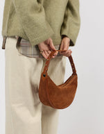 Afbeelding in Gallery-weergave laden, LEO SHOULDER STRAP COGNAC SUEDE WITH CLASSIC

