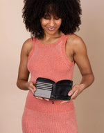 Afbeelding in Gallery-weergave laden, SONNY SQUARE WALLET BLACK STROMBOLI LEATHER
