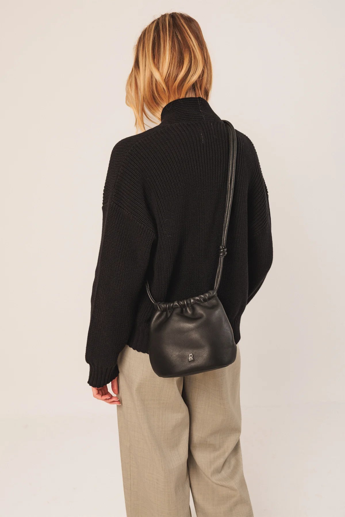 GATHERED LEATHER TOTE BLACK