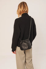 Afbeelding in Gallery-weergave laden, GATHERED LEATHER TOTE BLACK
