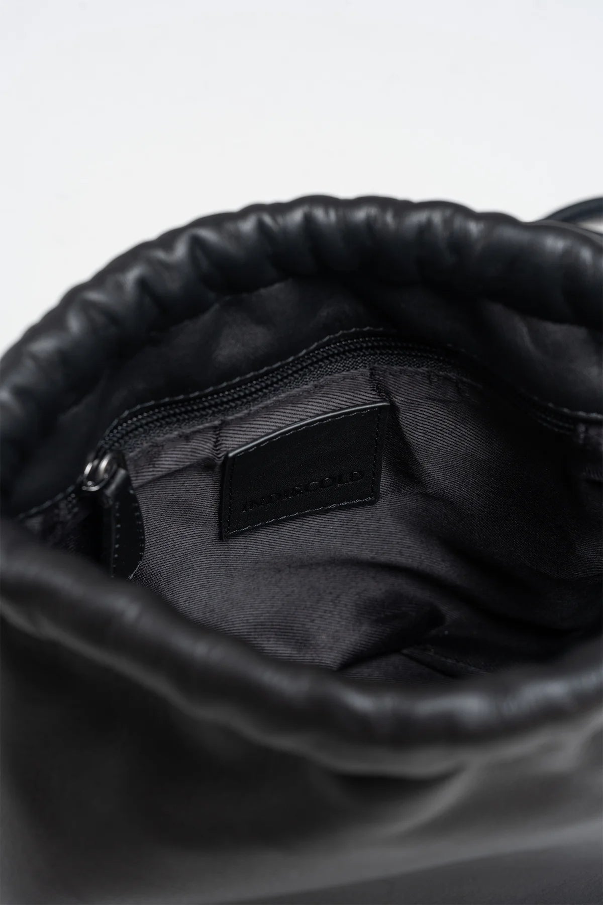 GATHERED LEATHER TOTE BLACK