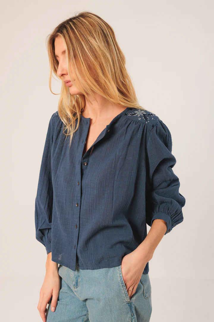 EMBROIDERED BOXY SHIRT