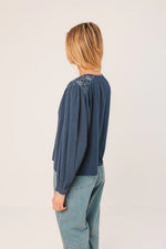 Afbeelding in Gallery-weergave laden, EMBROIDERED BOXY SHIRT
