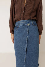 Afbeelding in Gallery-weergave laden, CROSSED WAISTBAND SKIRT
