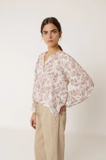 Afbeelding in Gallery-weergave laden, HEMSTITCH DETAILS BLOUSE
