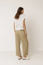 Afbeelding in Gallery-weergave laden, PLEATED PINSTRIPE TROUSER
