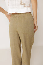 Afbeelding in Gallery-weergave laden, PLEATED PINSTRIPE TROUSER
